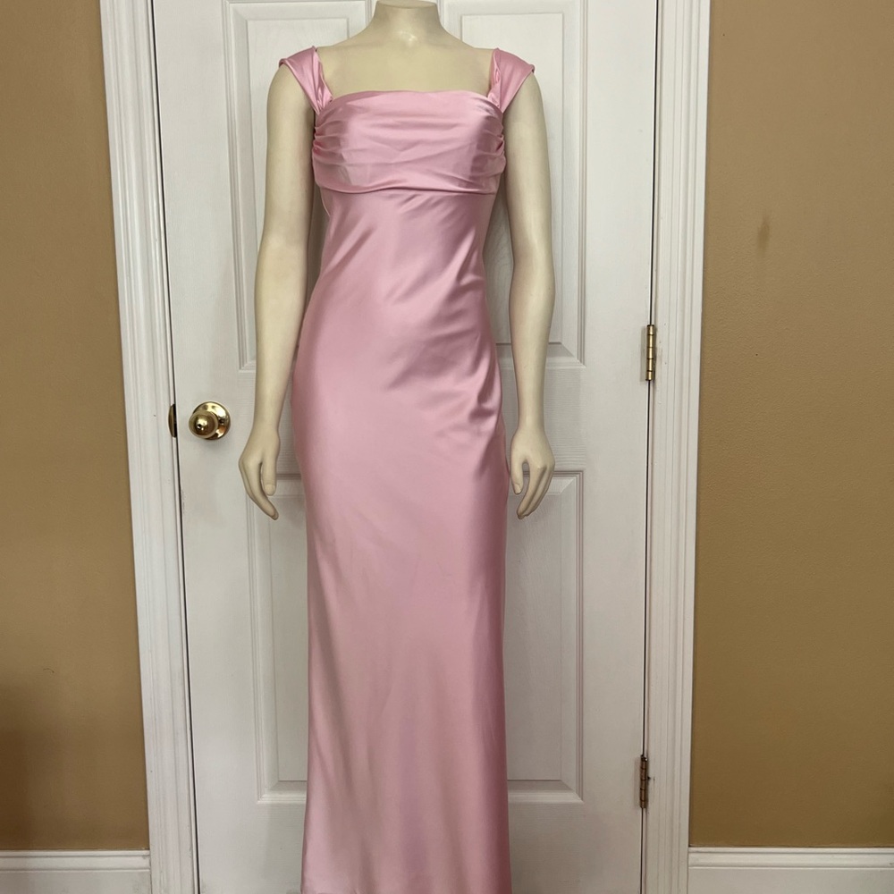 Elegant Off-Shoulder Satin Maxi Dress in Light Pink - Picture 10 of 16